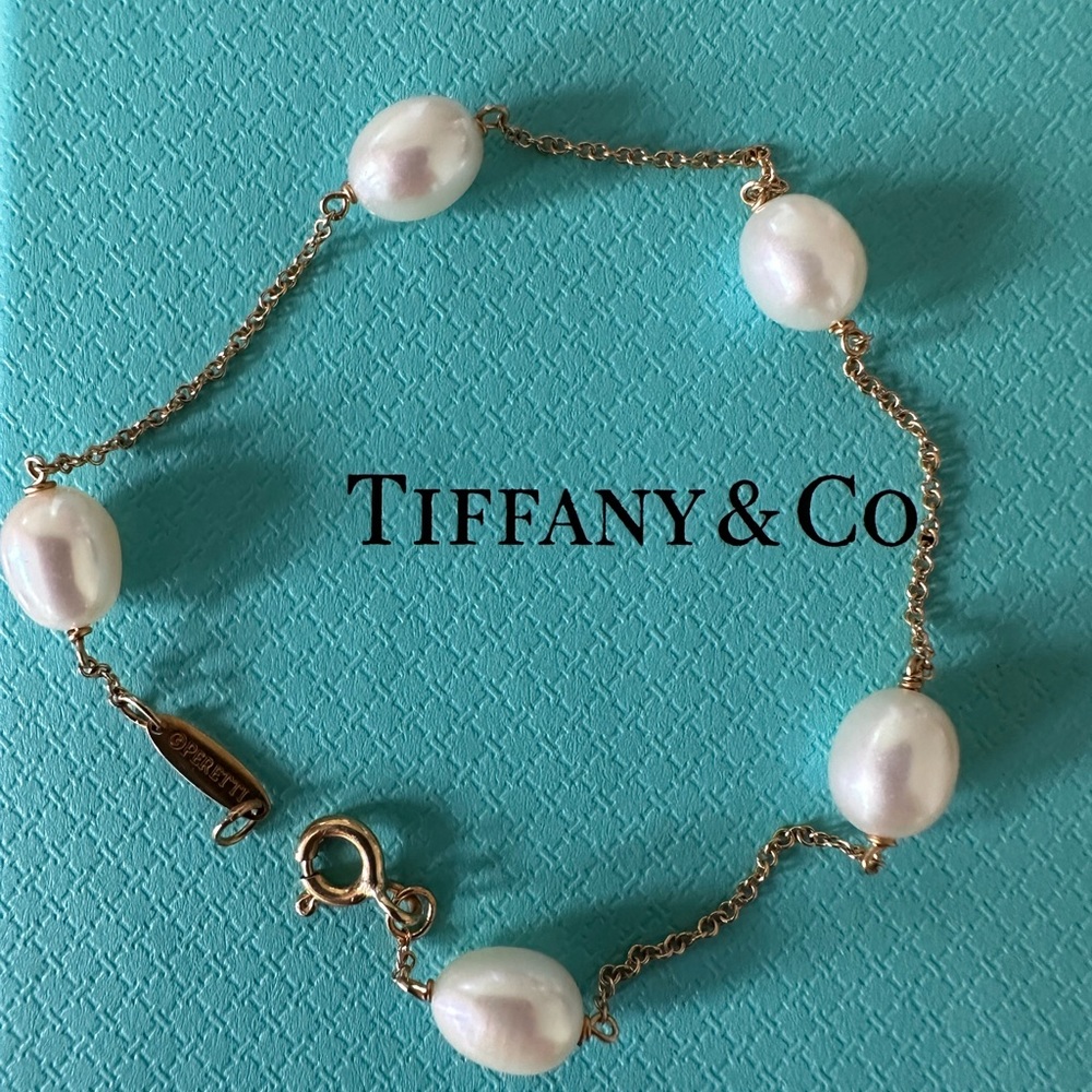 🎉Tiffany & Co pearl bracelet 🎉 perfect holiday gift